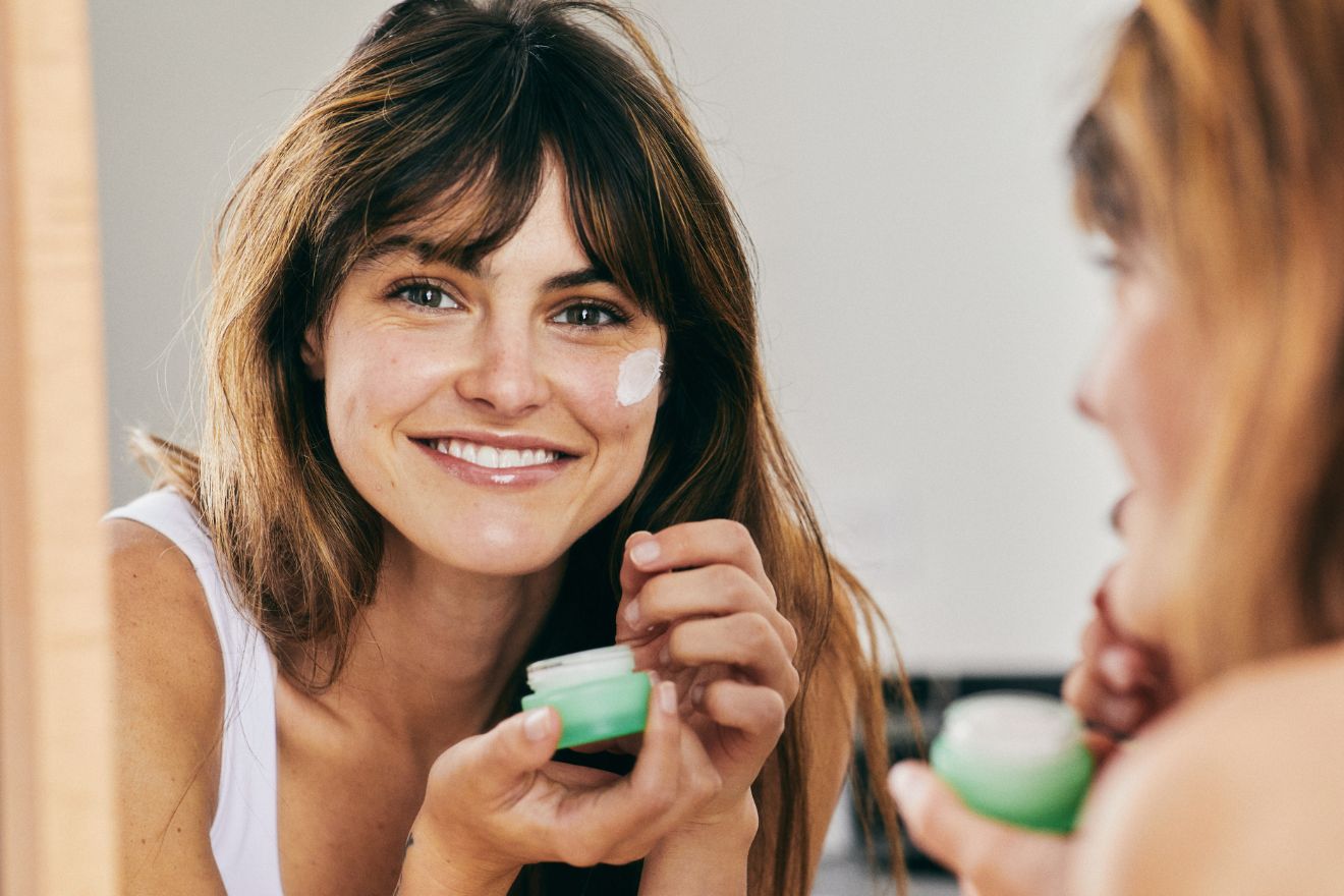 How Castor Oil Benefits Your Skin