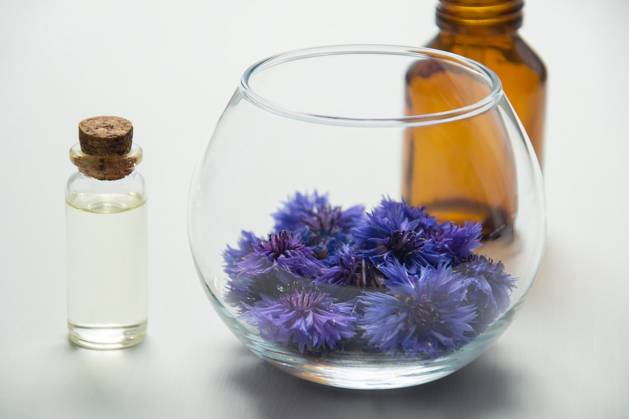 Essential Oils 101: How to Use Essential Oils and What Kind to Buy